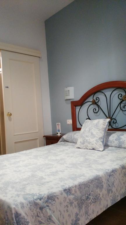 Hostal Azahar Cordoba Bilik gambar