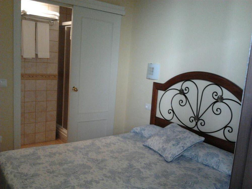 Hostal Azahar Cordoba Luaran gambar