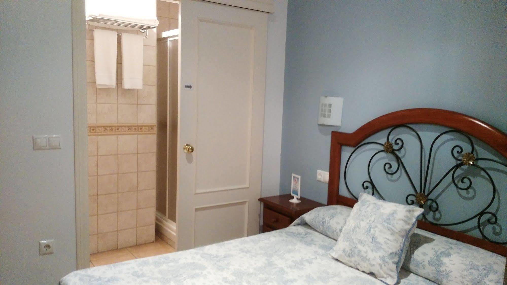 Hostal Azahar Cordoba Luaran gambar