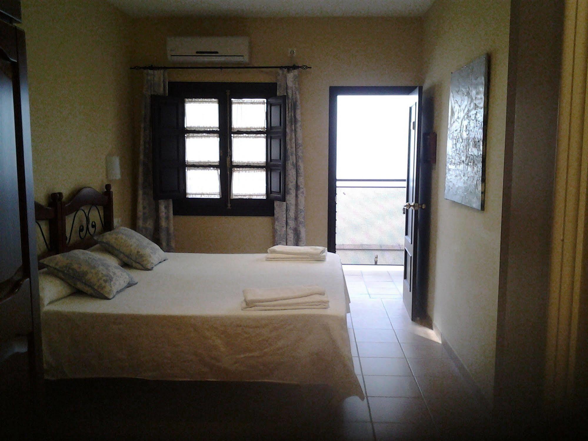 Hostal Azahar Cordoba Luaran gambar