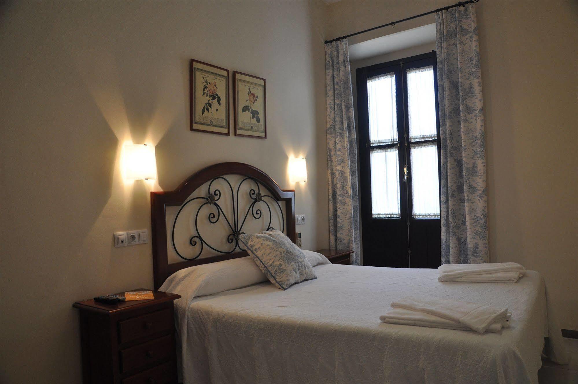 Hostal Azahar Cordoba Luaran gambar