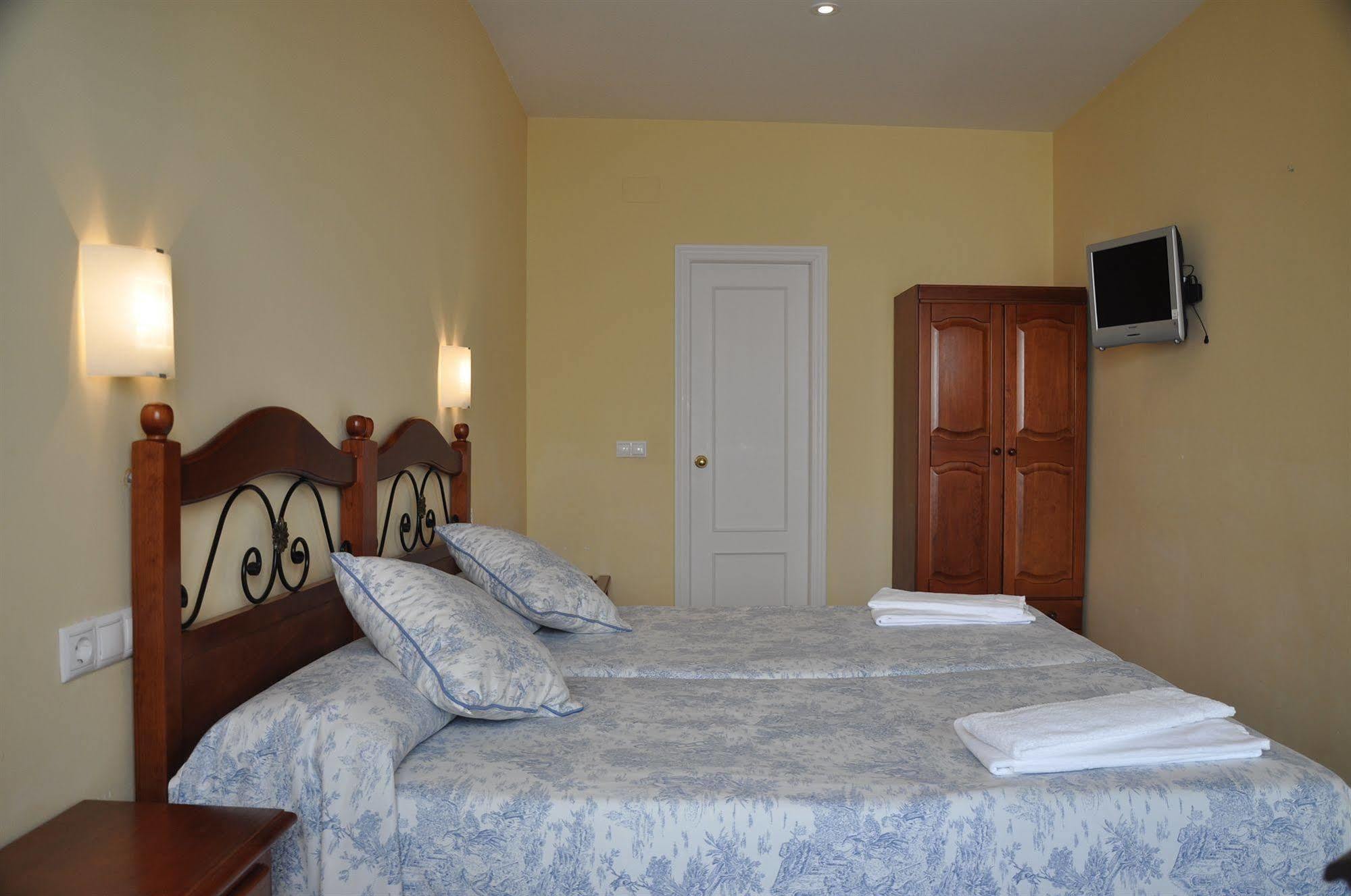 Hostal Azahar Cordoba Luaran gambar